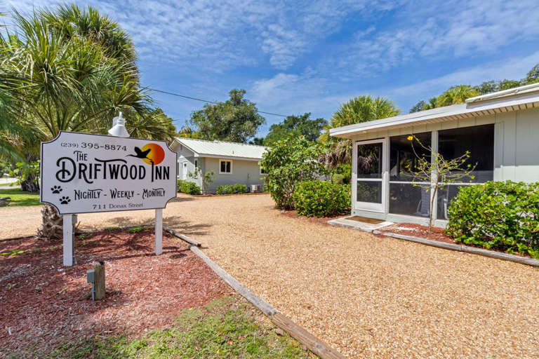 Driftwood Inn Gumbo Limbo Pet Friendly Vacation Property 2 Bedrooms