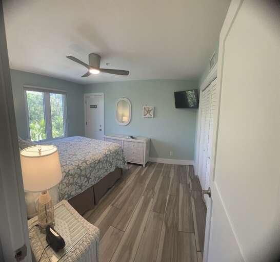 Bedroom 4: "Starfish Room" has a queen bed and flat screen TV with Roku