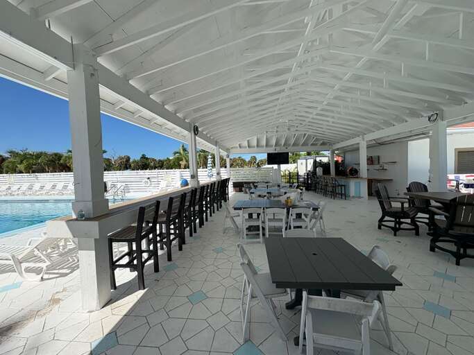 Mangos Pool Bar &amp; Grill