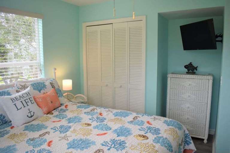Turquoise Bedroom has a flat screen Smart TV with Roku