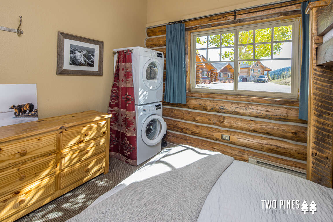 Cowboy Heaven 3 Beautiful 2 Bedroom House for 5 Guests in Big Sky, MT