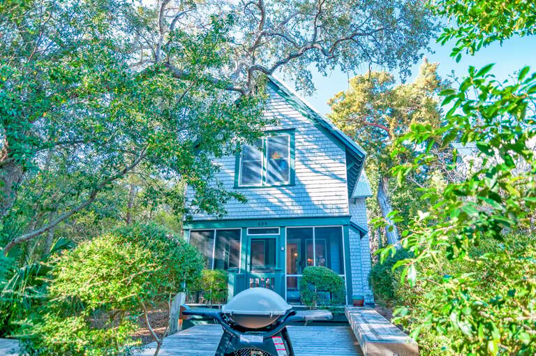 Charming Vacation Rental Nestled Among Lush Trees