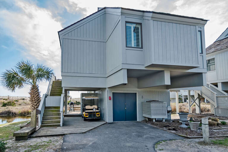 Elevated House, Peaceful Pathway, Palm By Parking Spot