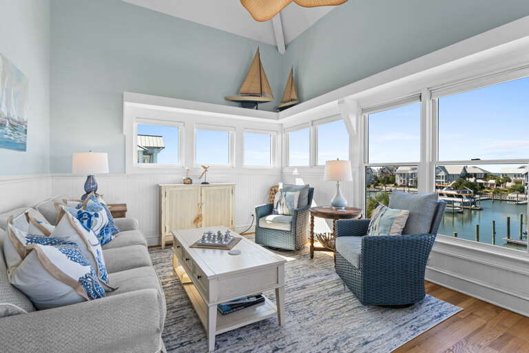 Marsh Harbour Inn-Pinnacle Suite