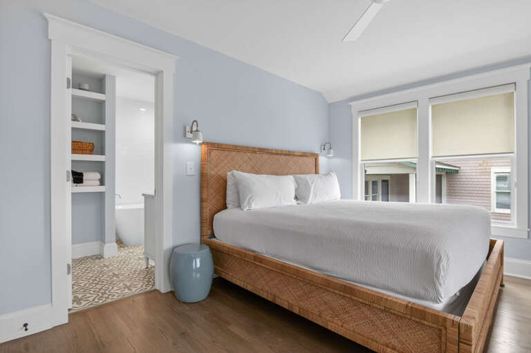 Serene Space, Soft Sheets, Sunlit Scene