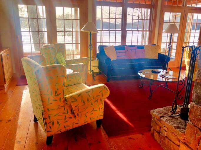 Living room. The view of the lake is stunning! Living room. The view of the lake is stunning!