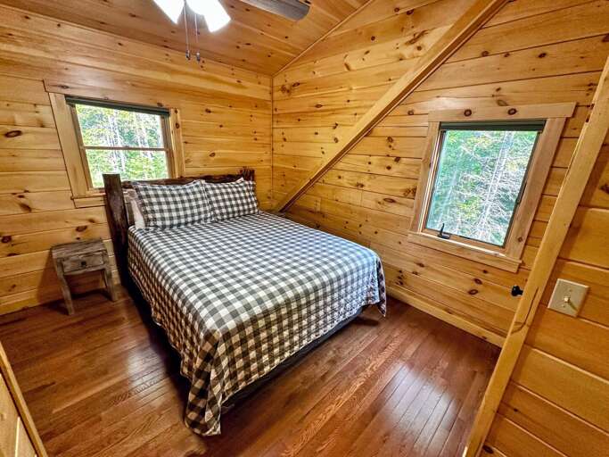 The 2nd queen bed bedroom on the upper level.