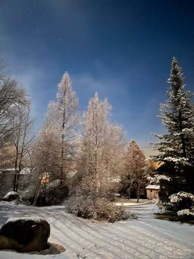 Set in a fantastic location, with beautiful mountain views, about 5 minutes (4.5 miles) from Bretton