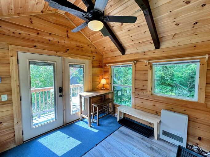 A fantastic location, beautiful mountain views, 5 minutes from Bretton Woods and 20 minutes from Franconia Notch, Cannon and Santa's Village.