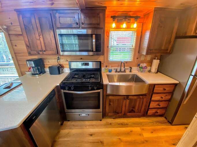 All the essentials in the kitchen are here. And for the coffee lovers, a drip-style coffee! All the essentials in the kitchen are here. And for the coffee lovers, a drip-style coffee!