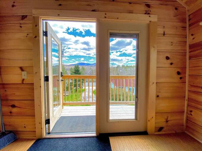 Set in a fantastic location, with beautiful mountain views, about 5 minutes (4.5 miles) from Bretton