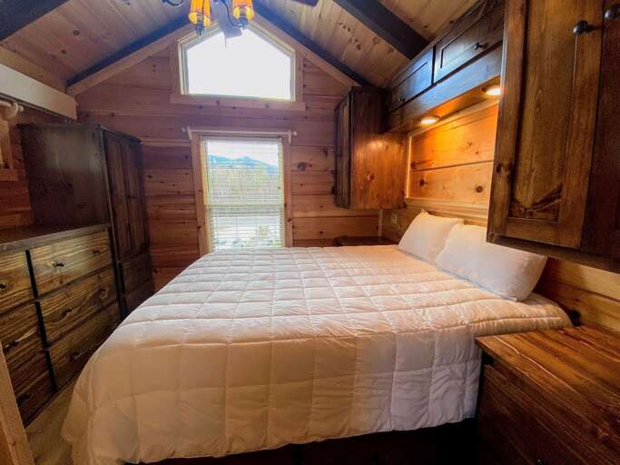 The full-sized bedroom with queen sized bed and built-in storage makes the Boulder Mountain View Campside a wonderful vacation getaway for up to 4 people.