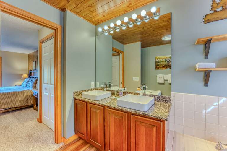 Main Level King Ensuite Bath