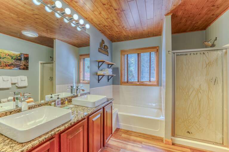Main Level King Ensuite Bath