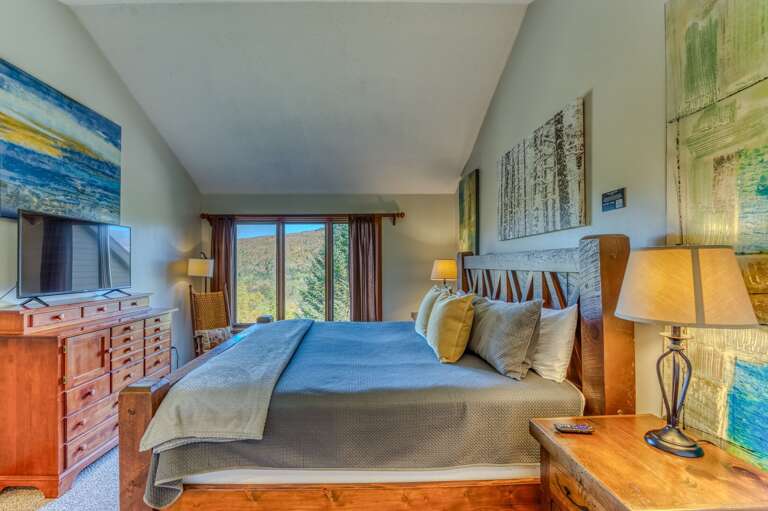 Upper Level King with Jack & Jill bath