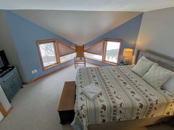 Upper Level Queen with Shared Bath