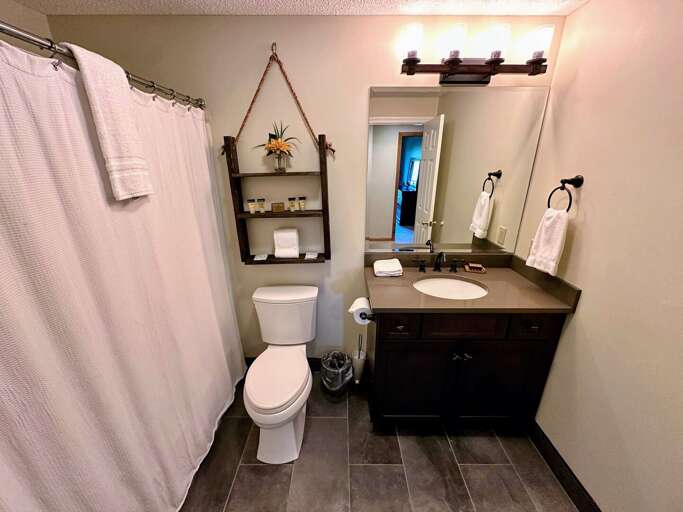 Lower level shared bath with shower/tub combo