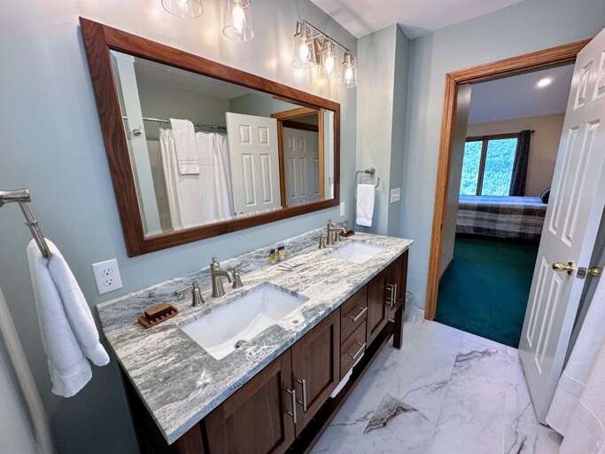 Upper Level Queen Bedroom 1 ensuite bath (with shower/tub combo)