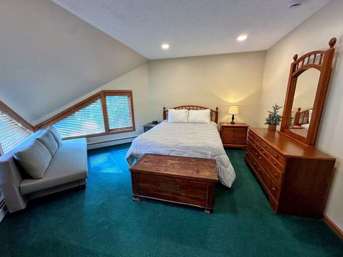 Upper Level Queen Bedroom 2 with ensuite bath (with shower) Upper Level Queen Bedroom 2 with ensuite bath (with shower)