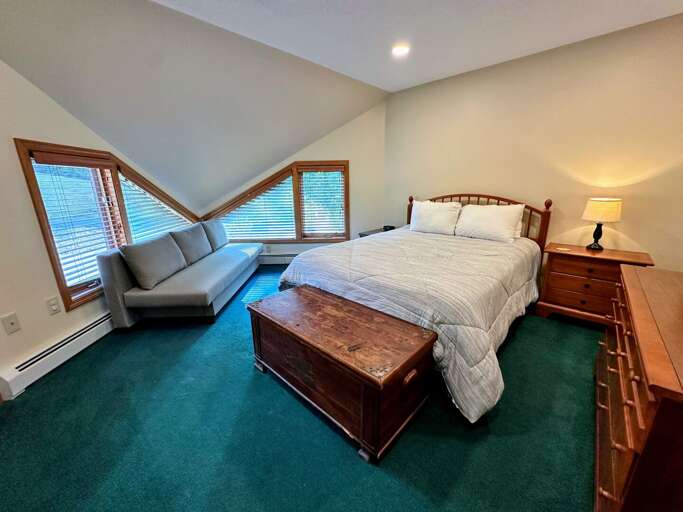 Upper Level Queen Bedroom 2 with ensuite bath (with shower) Upper Level Queen Bedroom 2 with ensuite bath (with shower)