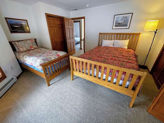 Upstairs bedroom with Queen and 2 Twin beds Upstairs bedroom with Queen and 2 Twin beds