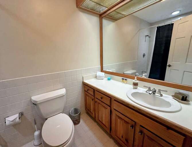 Main Level Queen bedroom ensuite bath with shower/tub combo Main Level Queen bedroom ensuite bath with shower/tub combo