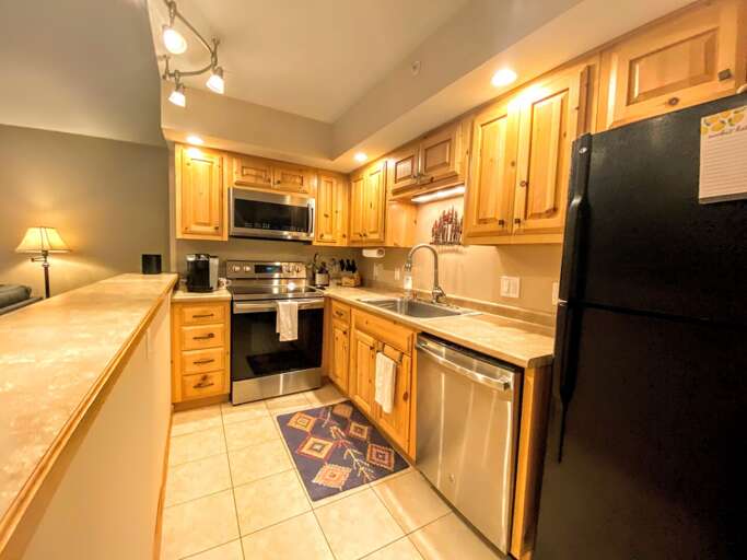 Kitchen: Newly updated and fully stocked for all your cooking needs! Includes both a drip coffee maker and keurig, stainless steel appliances.
