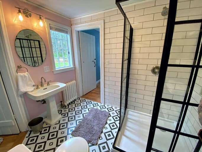 Lower South shared bath 4