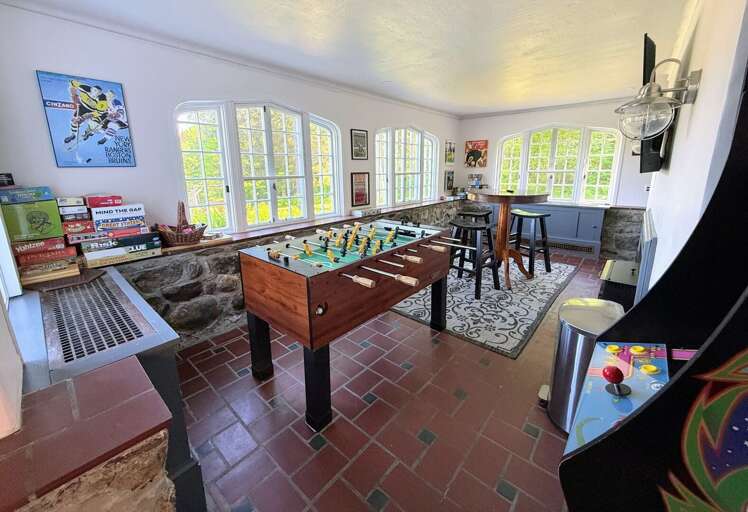 Sun porch game room