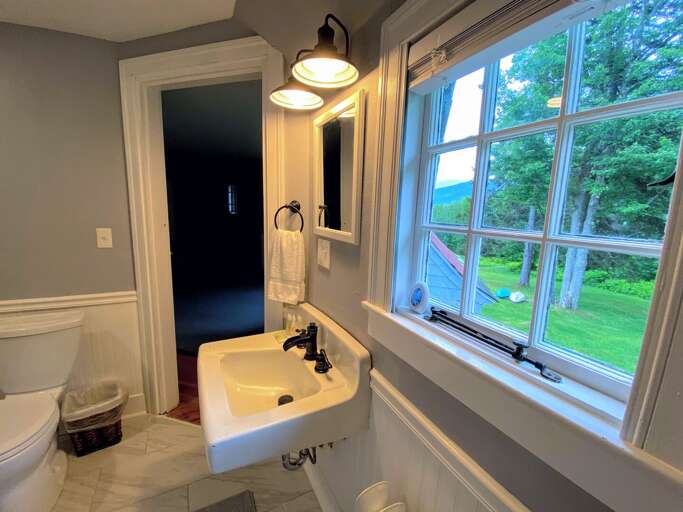 Upper South full bath