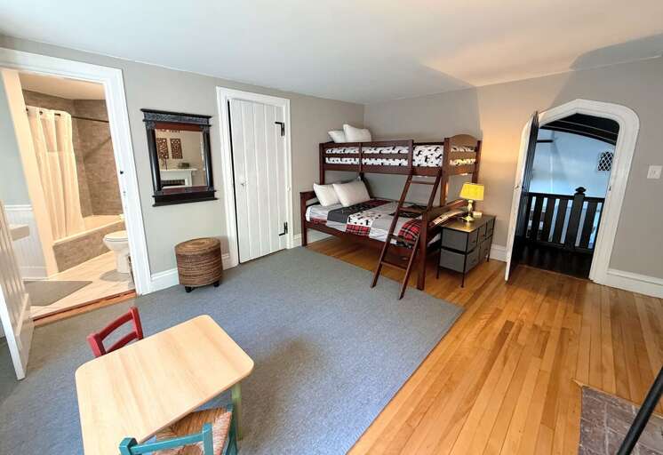 Upper South twin/full