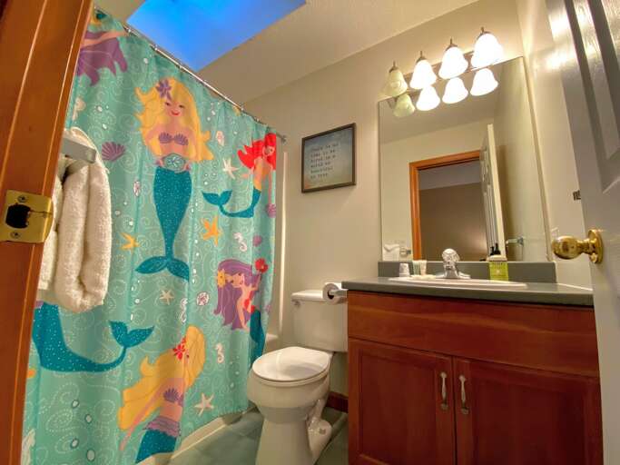 Upstairs King 2 Ensuite Bath Upstairs King 2 Ensuite Bath