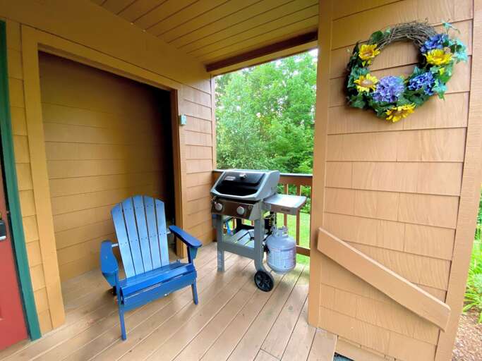 The back deck also has a private side yard great for grilling! The back deck also has a private side yard great for grilling!