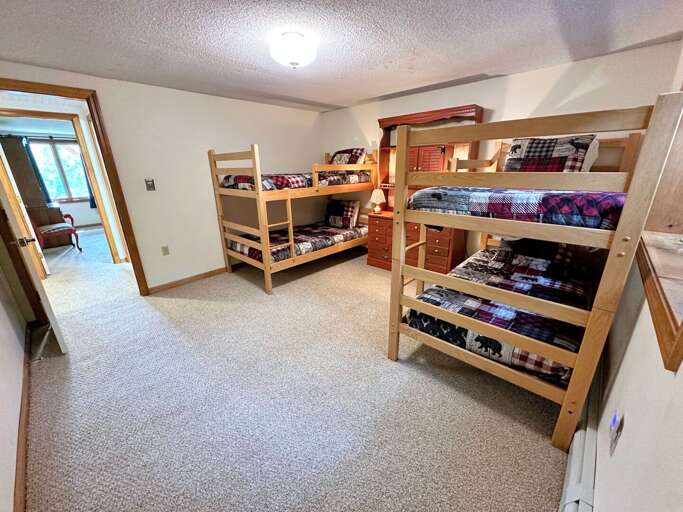Lower level bunk room with 2 twin-over-twin bunks