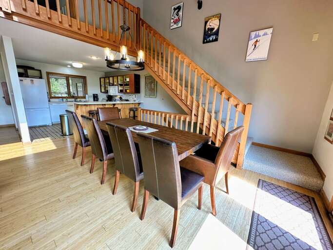 Main Level dining area