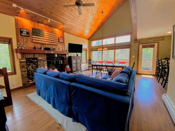 Vacation Rental Living Room With Sofas And Fireplace