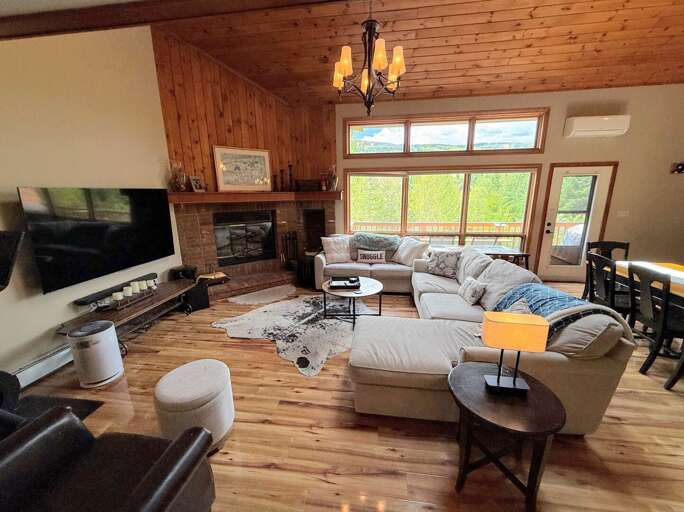 The ideal place to unwind after a day of exploring with large windows and gorgeous views!