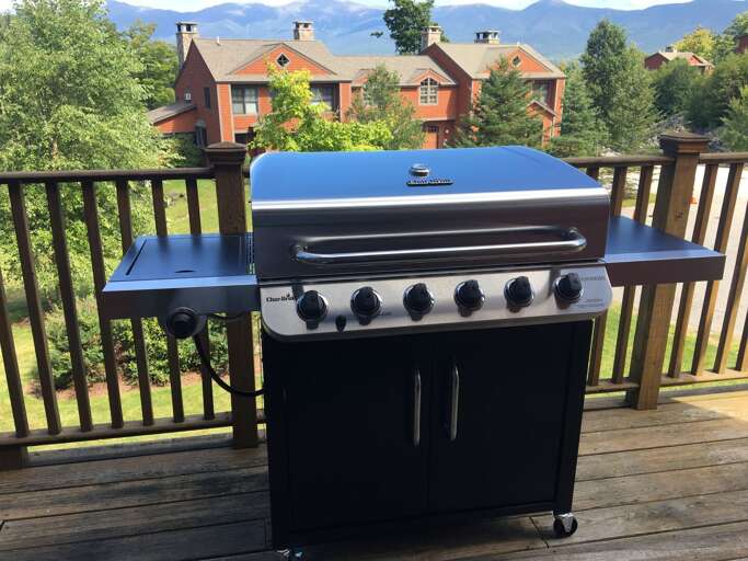 Main level deck with propane grill