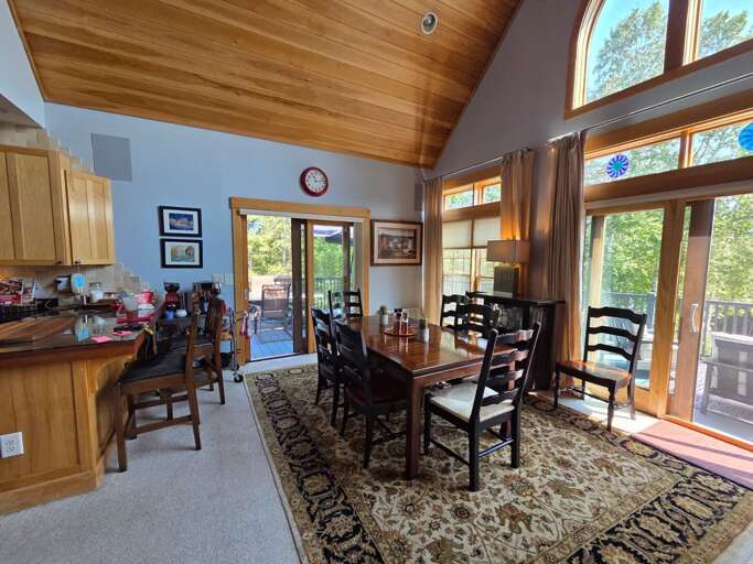 Large dining table for 10 offers breathtaking views of Mount Washington and the Presidential Range,