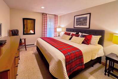 Lower level king bedroom