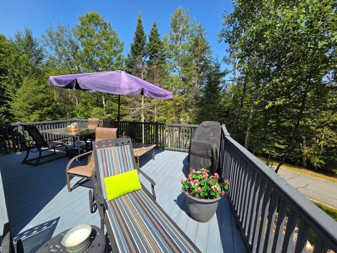 Spacious back deck