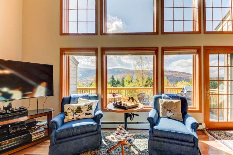 It has magnificent views of the ski slopes. It has magnificent views of the ski slopes.