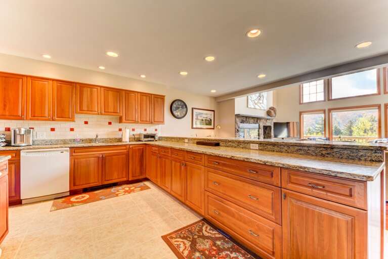 Modern cabinets and fully stocked for all your cooking needs! Modern cabinets and fully stocked for all your cooking needs!