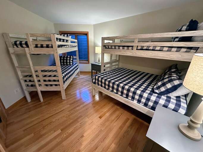 Lower level bunk room (sleeps 5)