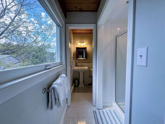 Main level full bath