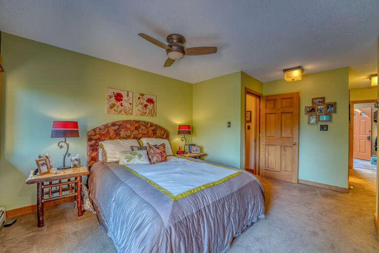Main level Queen bedroom with ensuite bath Main level Queen bedroom with ensuite bath