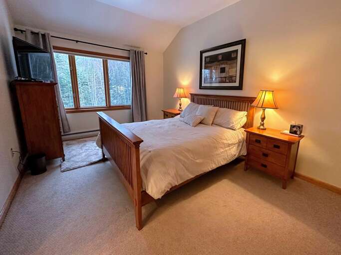 Queen bedroom at the upper level.