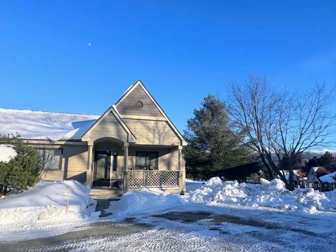 FV22 is a single level property with sunny home feel and mountain views.