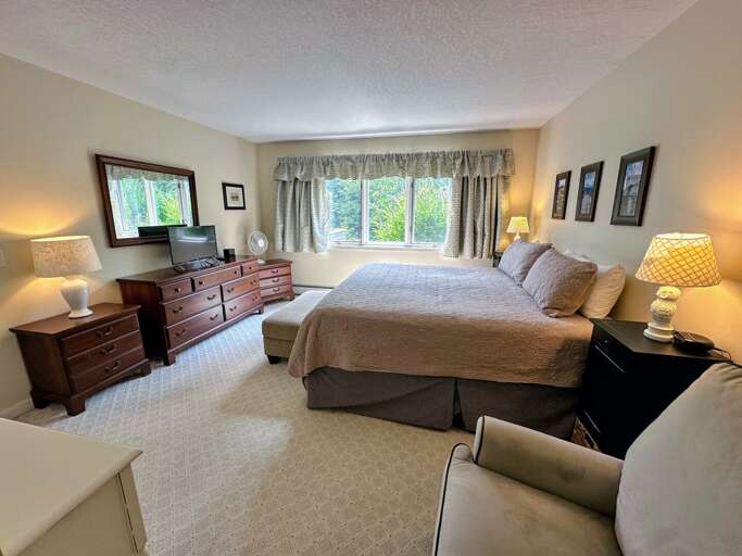 Primary Bedroom with ensuite full bath Primary Bedroom with ensuite full bath