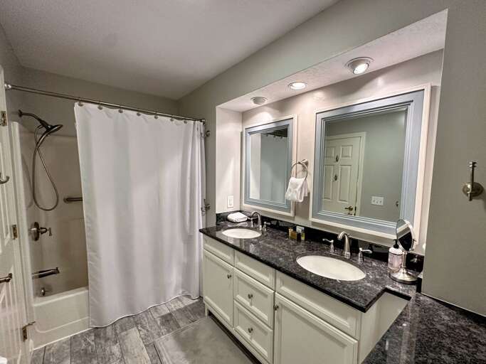 Primary Bedroom ensuite full bath